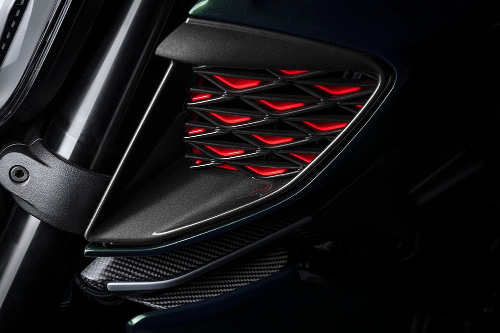 Ducati e Bentley: due serie davvero speciali per la Diavel V4